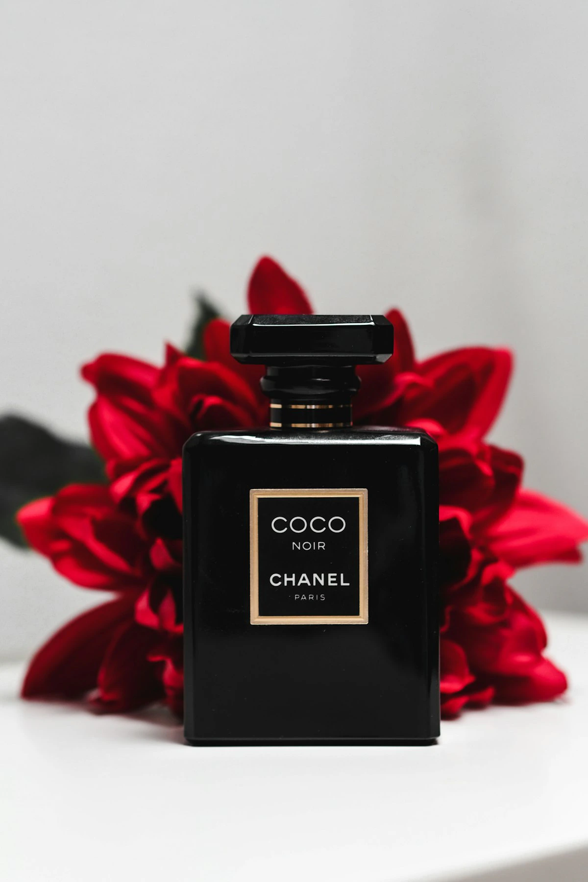 Parfum de luxe pour homme avec notes boisées et ambrées