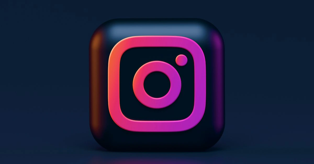 Smartphone screen displaying Instagram app icon with colorful gradient background