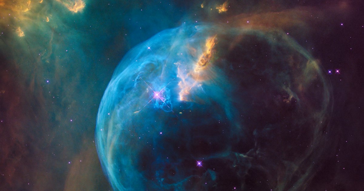 Galaxias y nebulosas en el espacio profundo con polvo cósmico