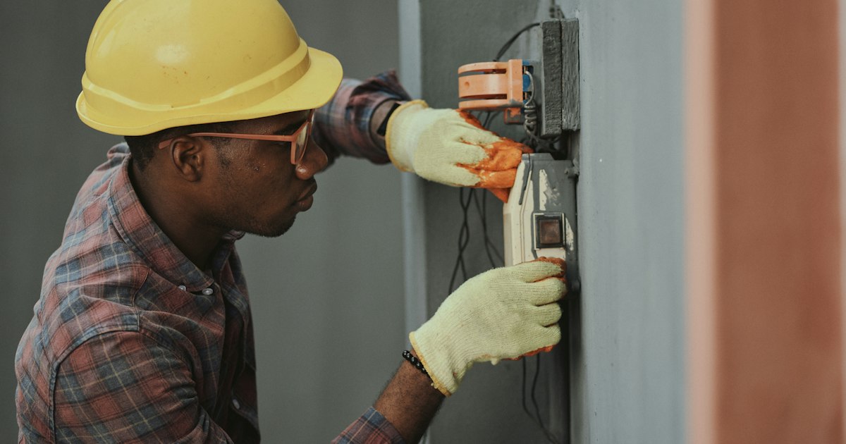 Low-voltage electrical wiring and terminals during installation