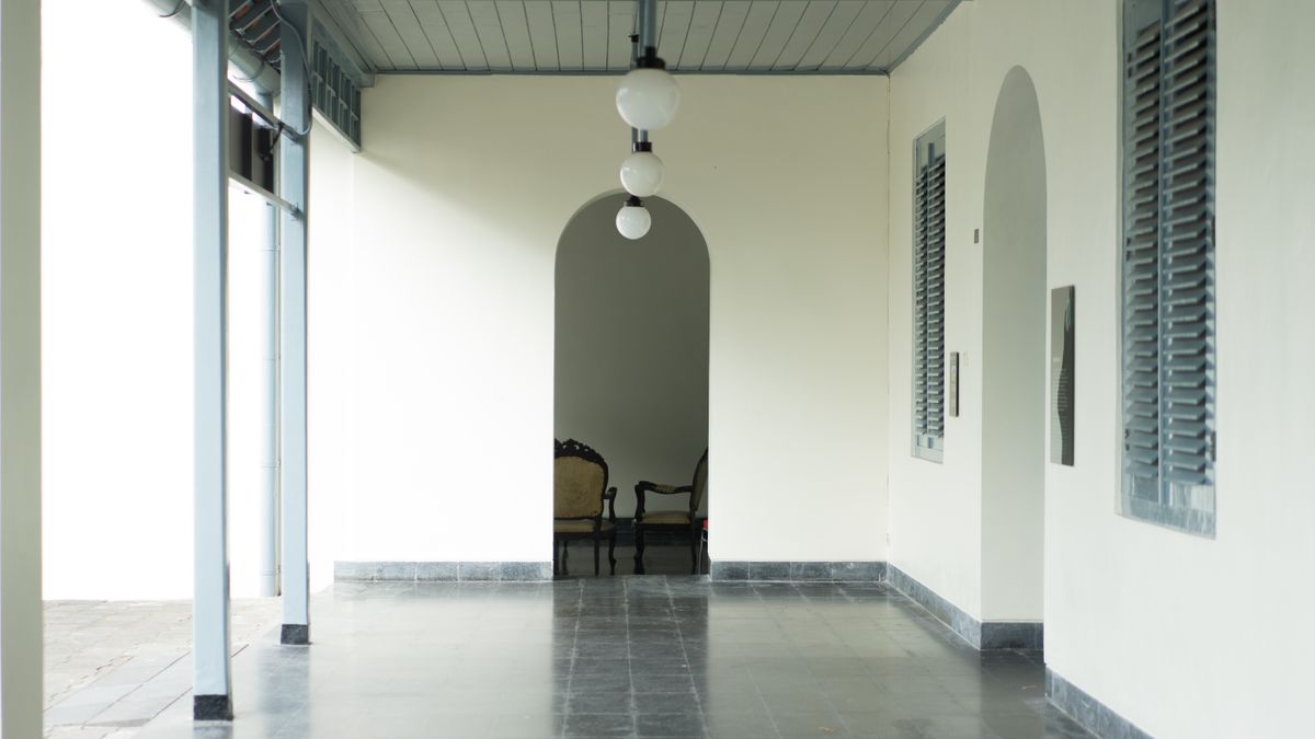 Modern hotel hallway with numbered guest room entrances