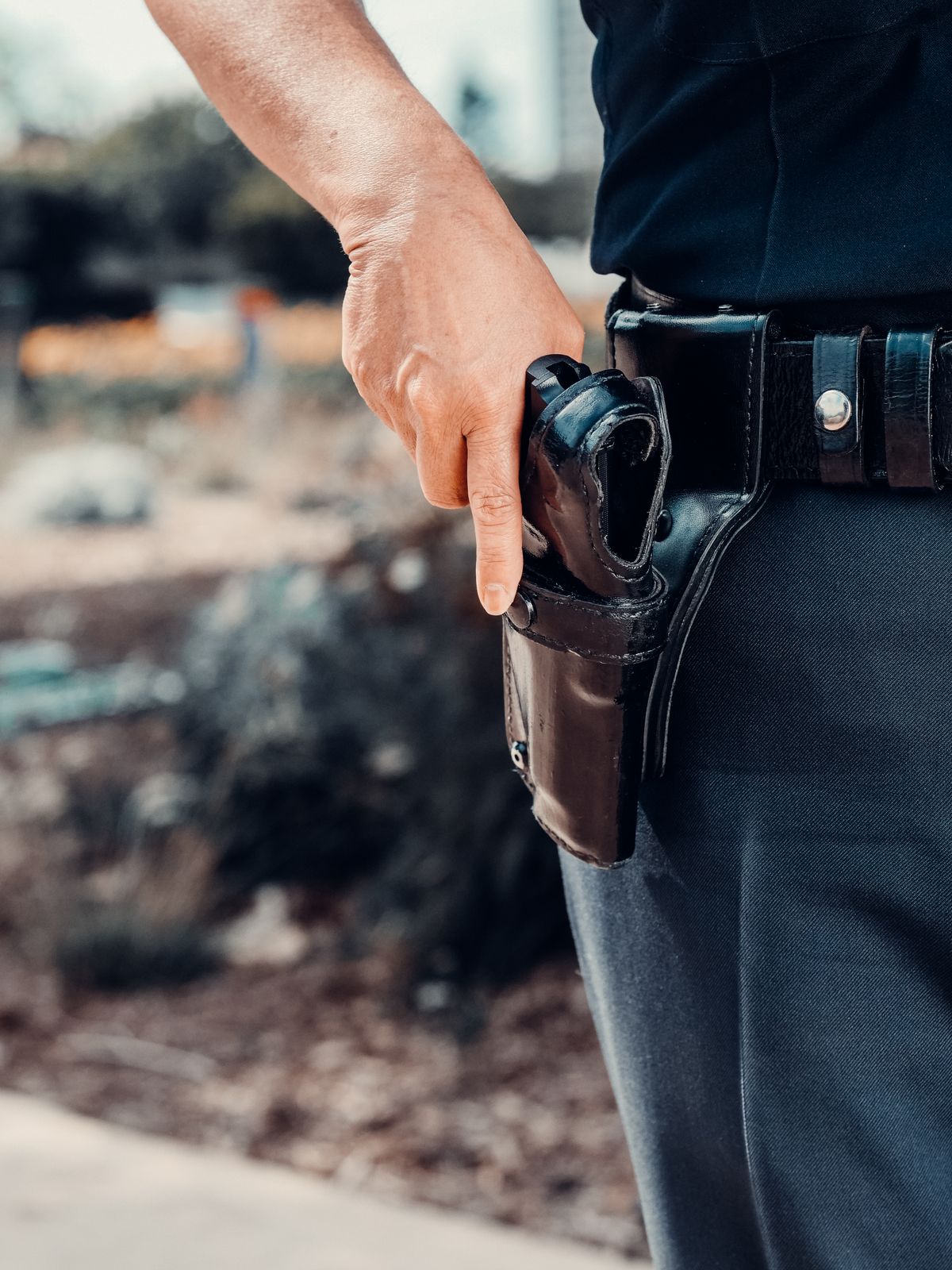 Cinturón policial de servicio con funda y equipo táctico