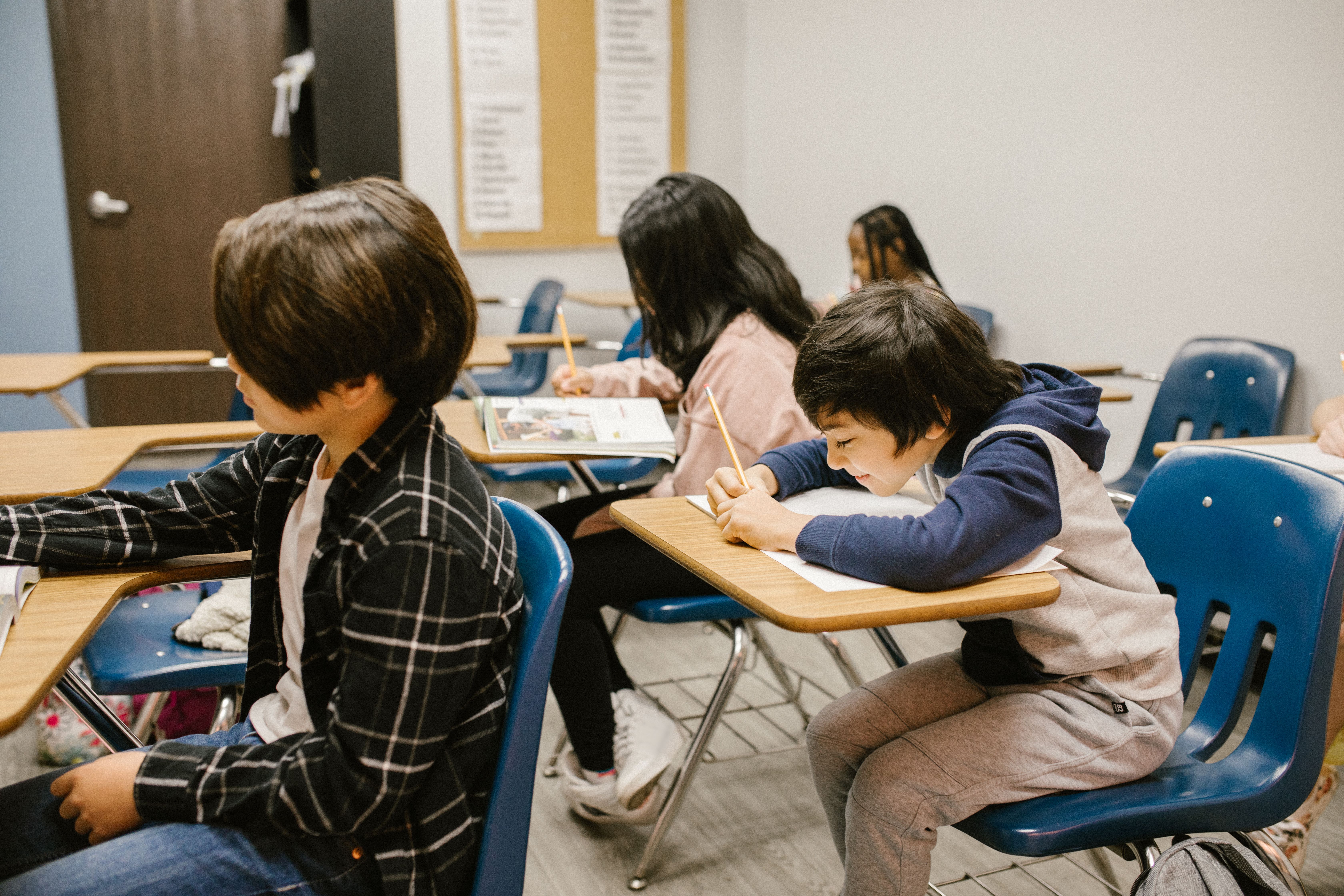 Estudiantes en un aula de formación